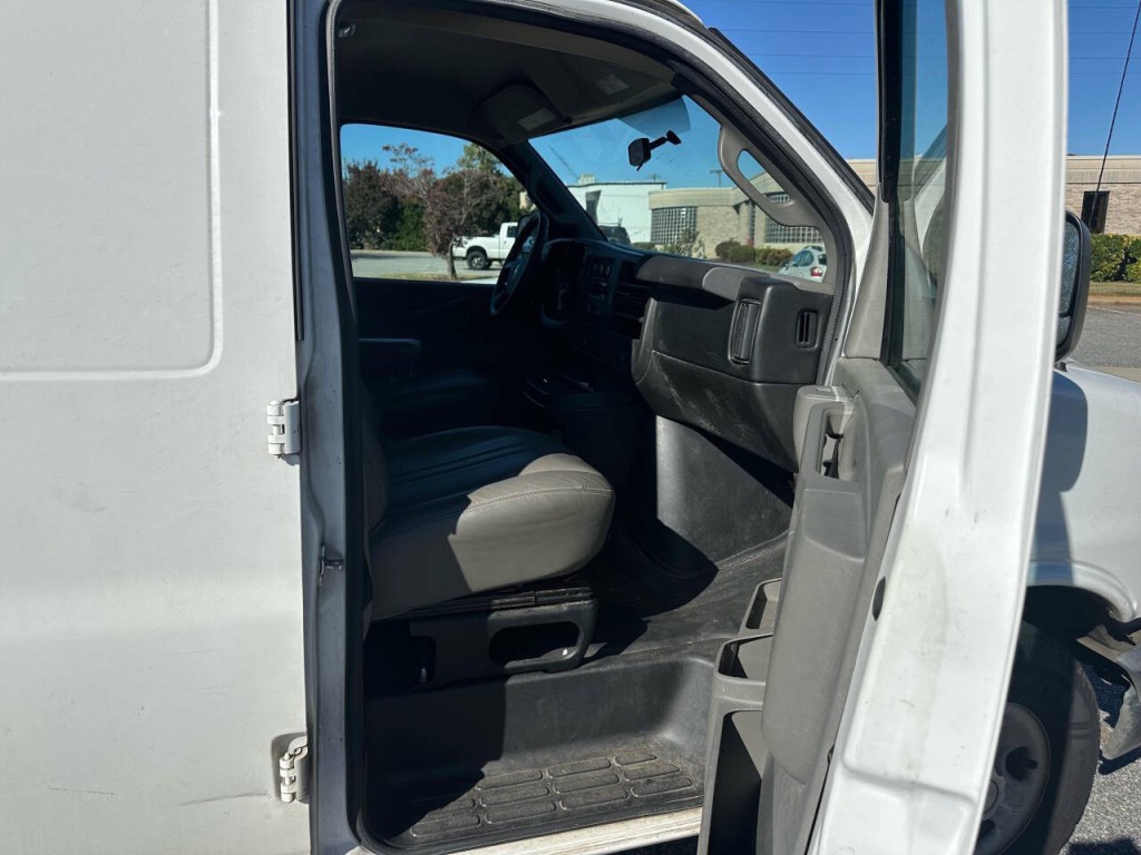 2016 Chevrolet Express Image 9