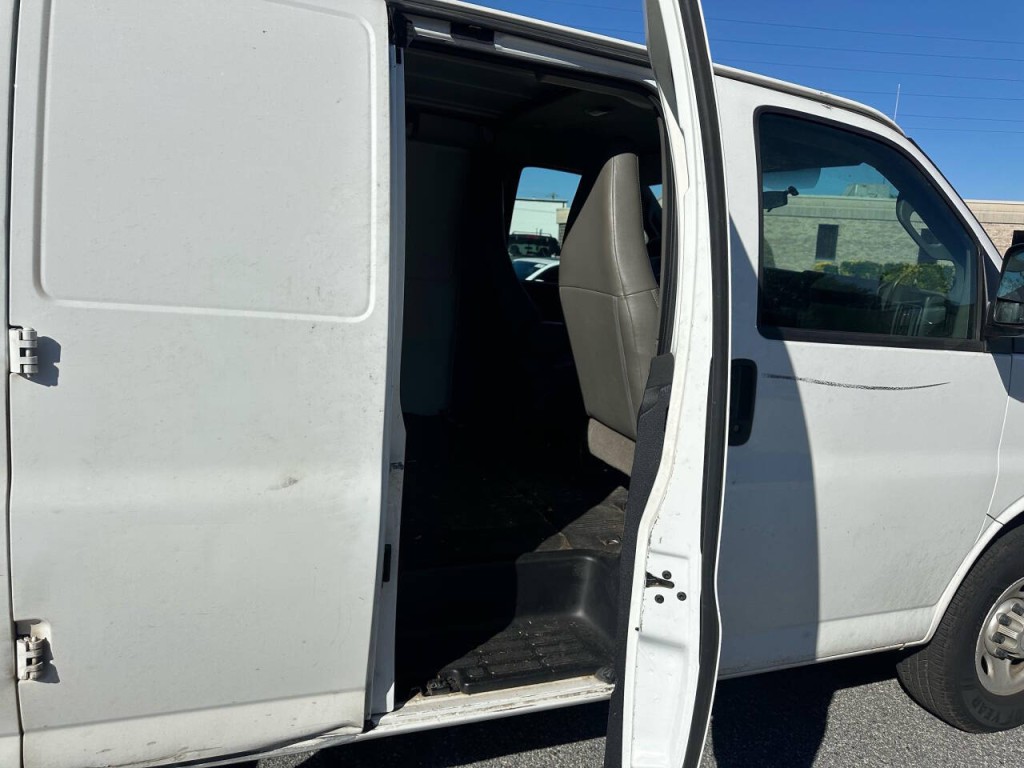 2016 Chevrolet Express Image 11