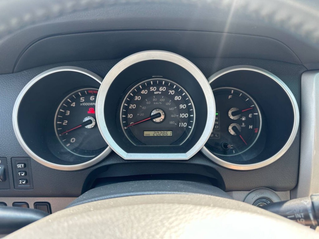 2006 Toyota 4Runner Image 16