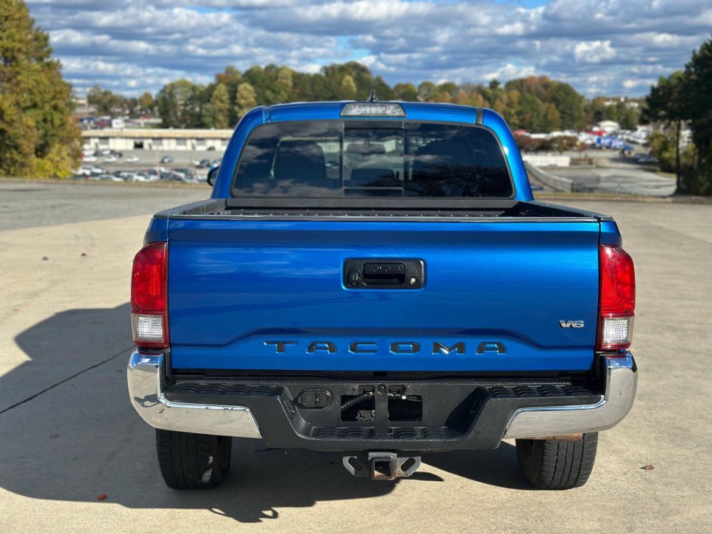 2017 Toyota Tacoma Image 4