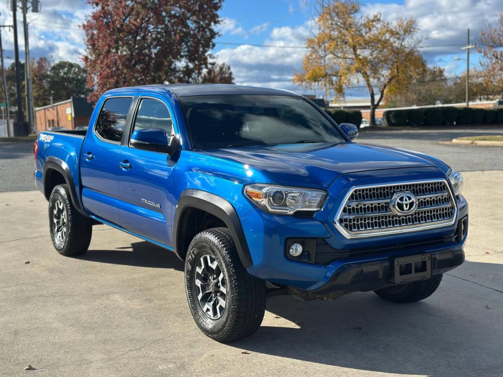 2017 Toyota Tacoma Image 6