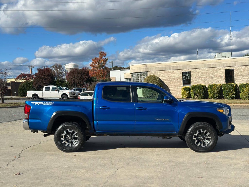 2017 Toyota Tacoma Image 7