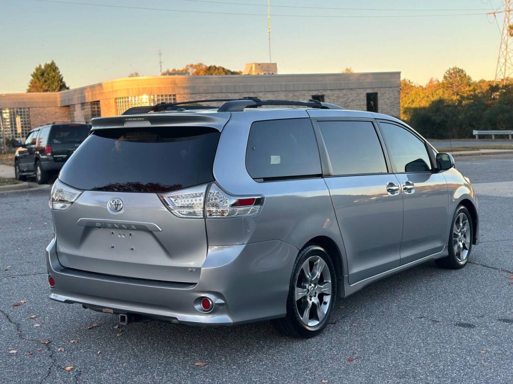 2013 Toyota Sienna Image 5