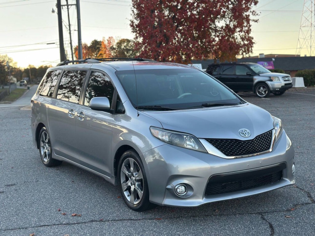 2013 Toyota Sienna Image 7