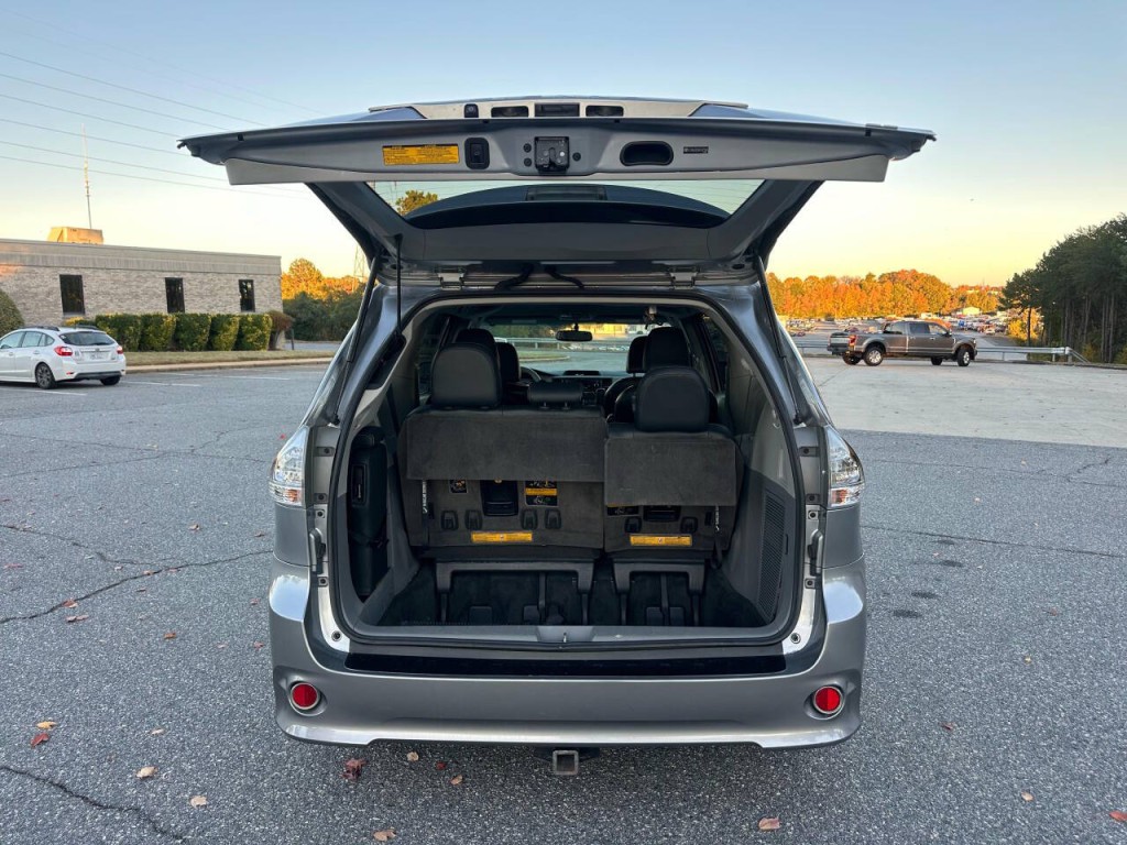 2013 Toyota Sienna Image 15