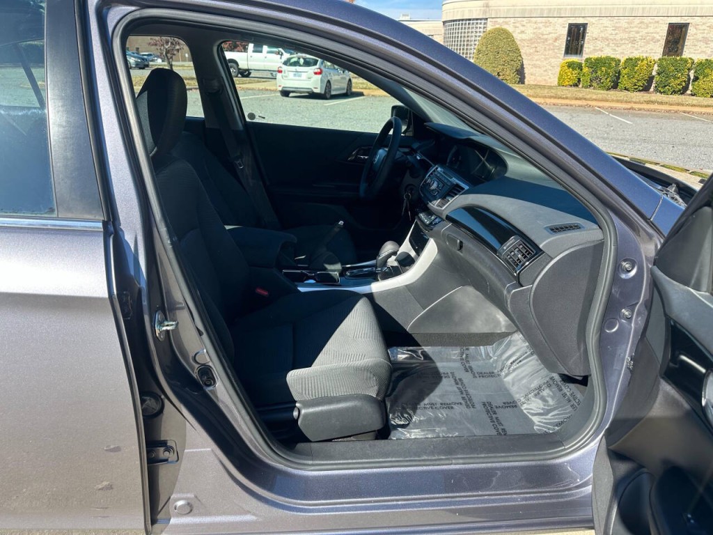 2016 Honda Accord Image 12