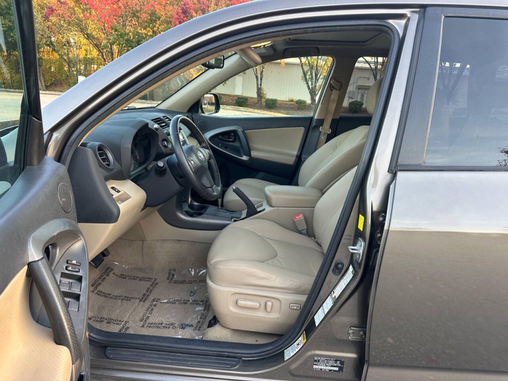 2011 Toyota Rav4 Image 8