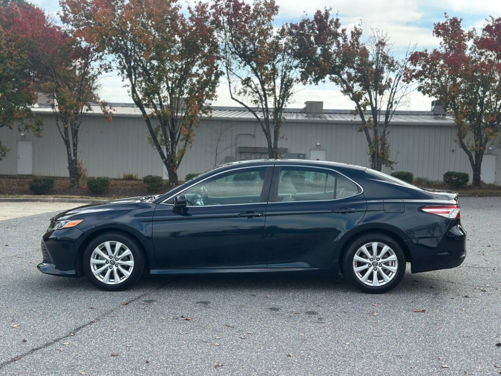 2018 Toyota Camry Image 2