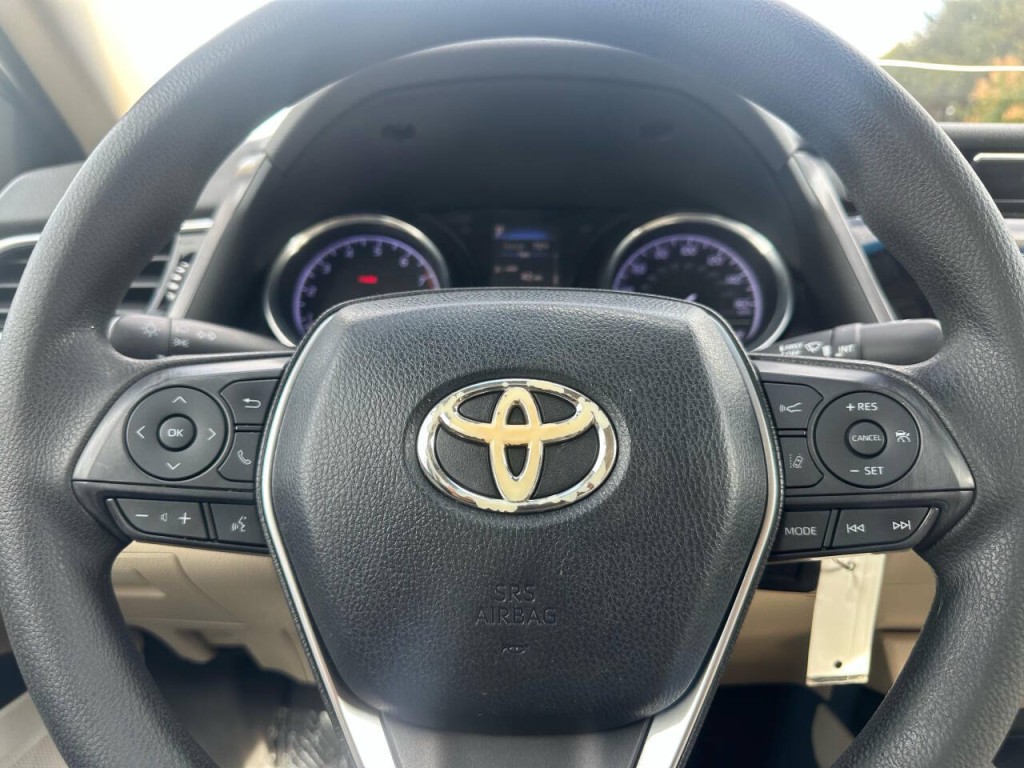 2018 Toyota Camry Image 15