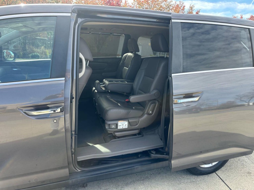 2015 Honda Odyssey Image 9