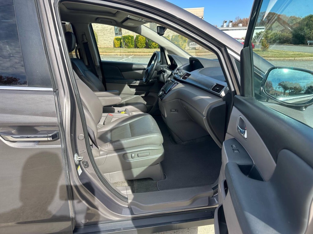 2015 Honda Odyssey Image 12
