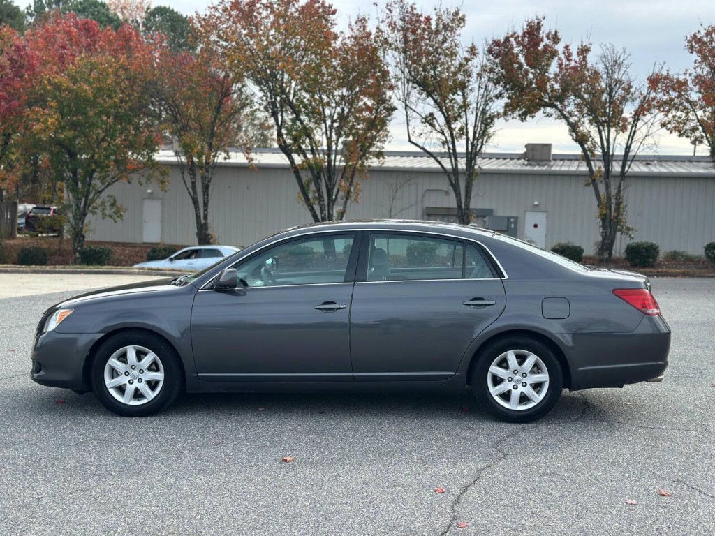 2009 Toyota Avalon Image 2