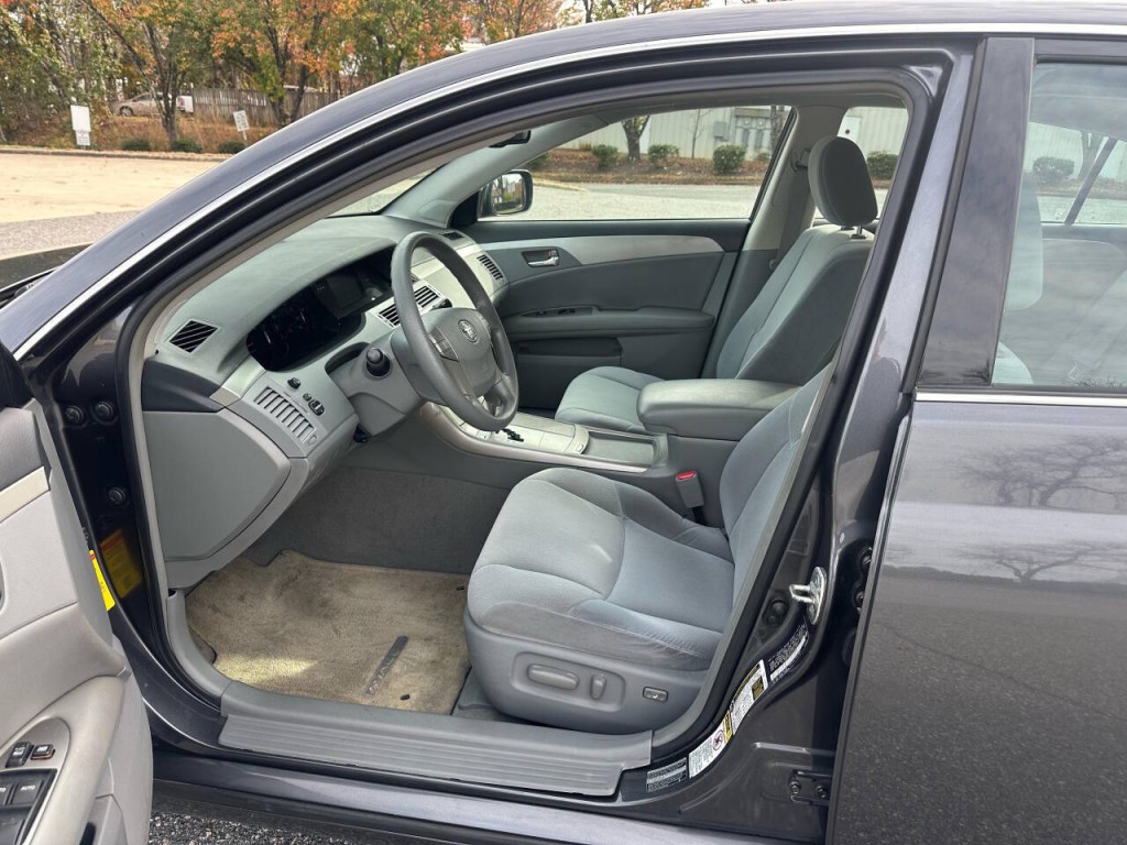 2009 Toyota Avalon Image 8
