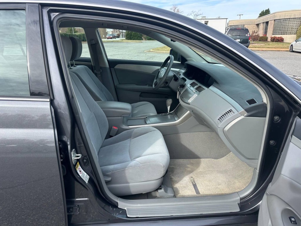 2009 Toyota Avalon Image 12