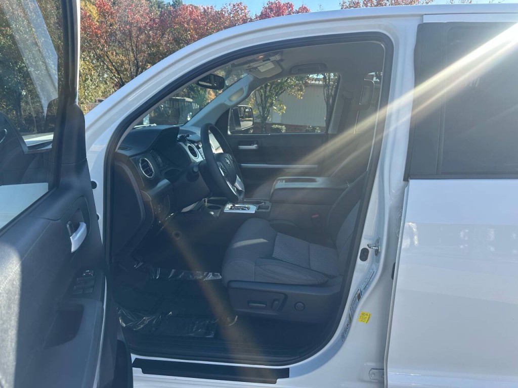 2016 Toyota Tundra Image 8