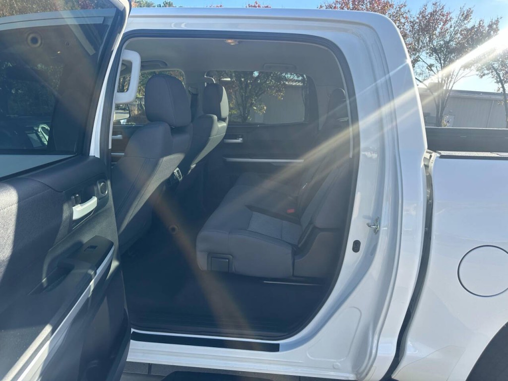 2016 Toyota Tundra Image 9