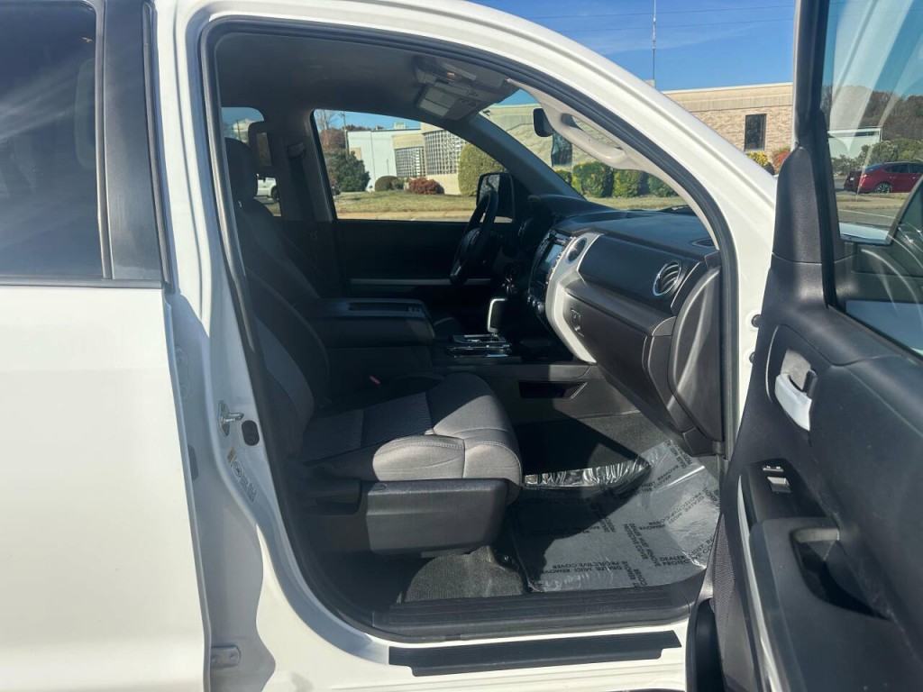 2016 Toyota Tundra Image 12