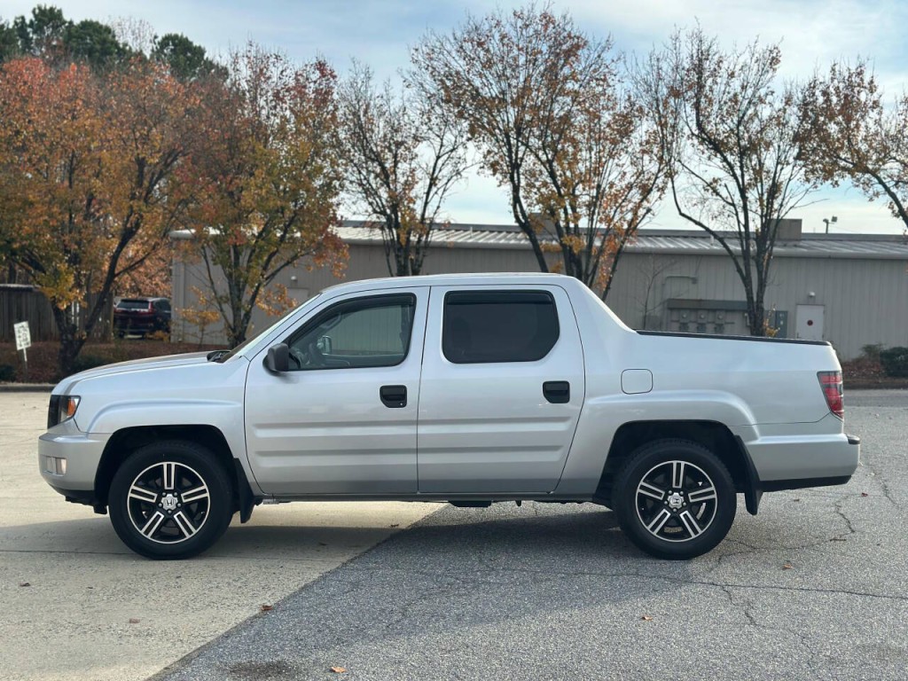 2013 Honda Ridgeline Image 2