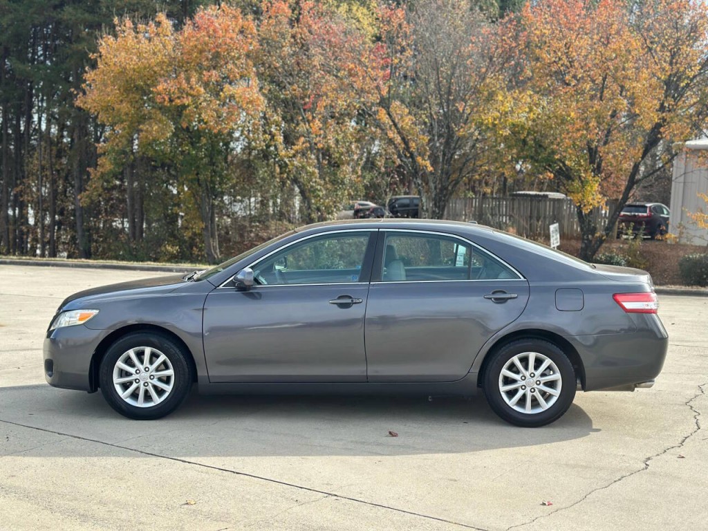 2011 Toyota Camry Image 2