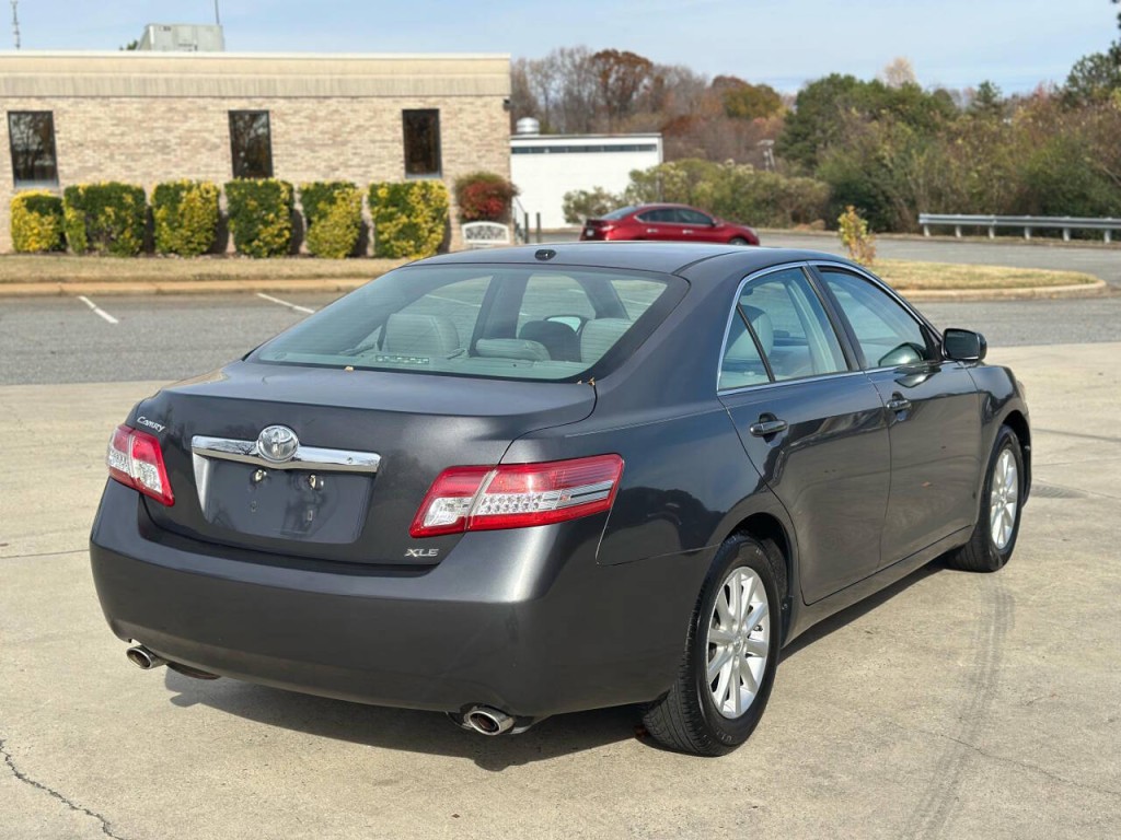 2011 Toyota Camry Image 5