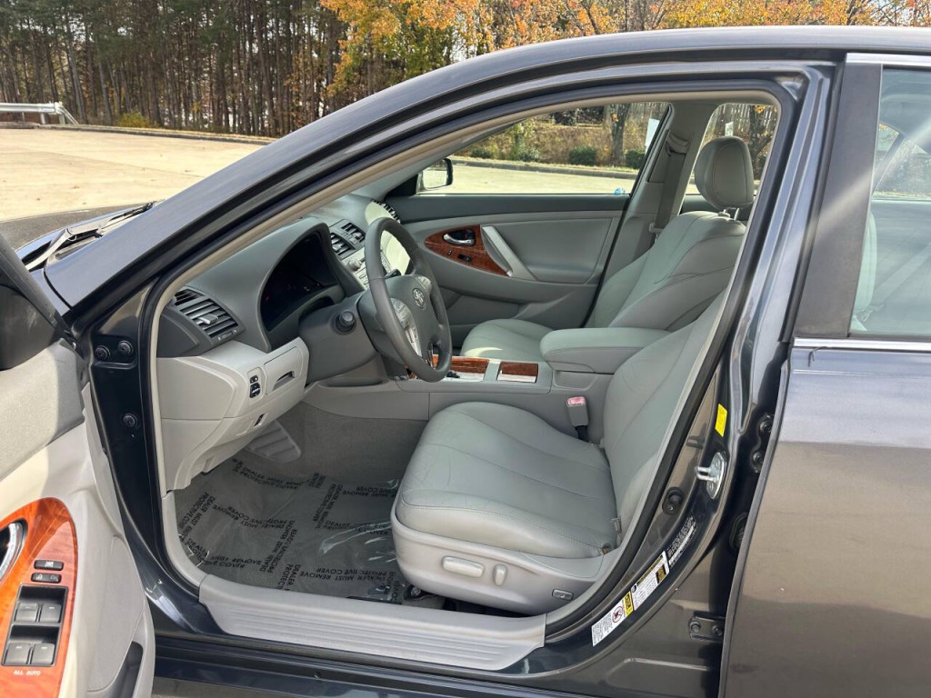 2011 Toyota Camry Image 9