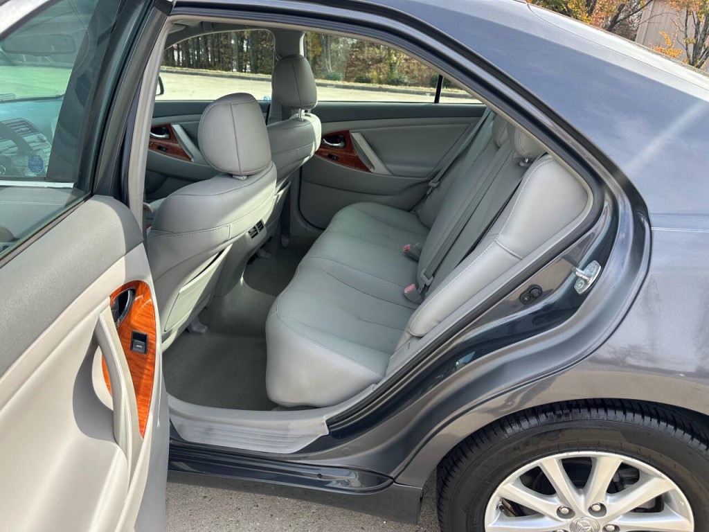 2011 Toyota Camry Image 10