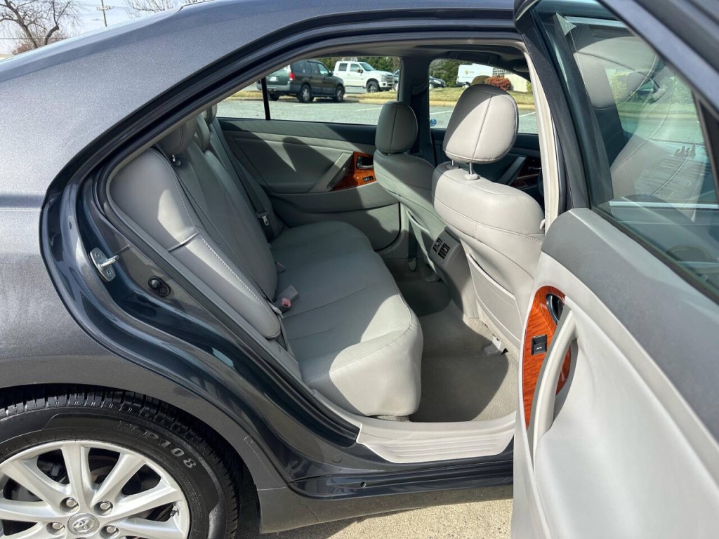 2011 Toyota Camry Image 11