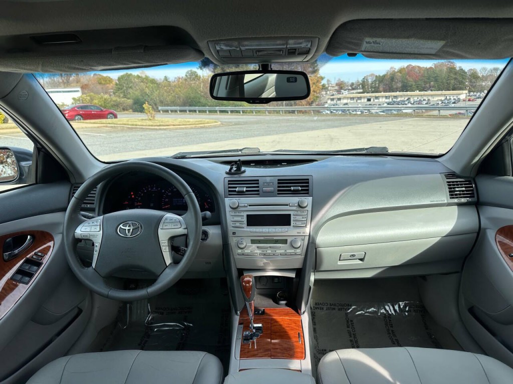 2011 Toyota Camry Image 12