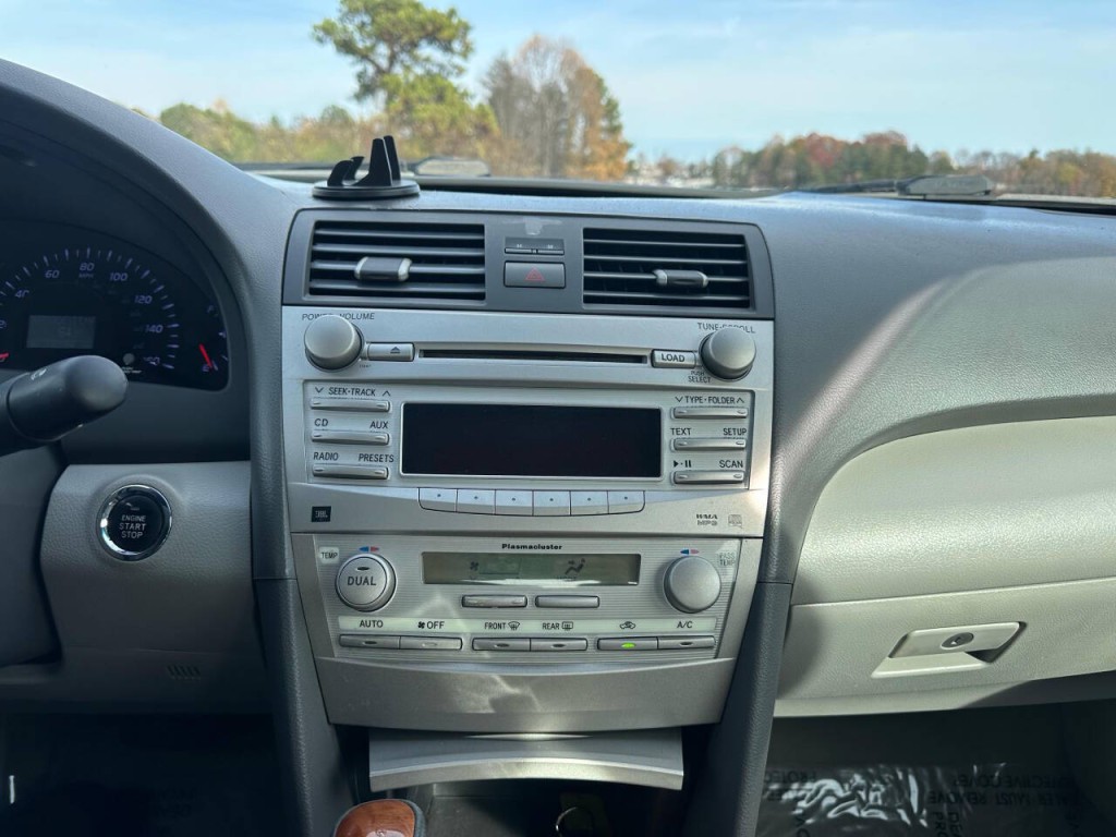 2011 Toyota Camry Image 14