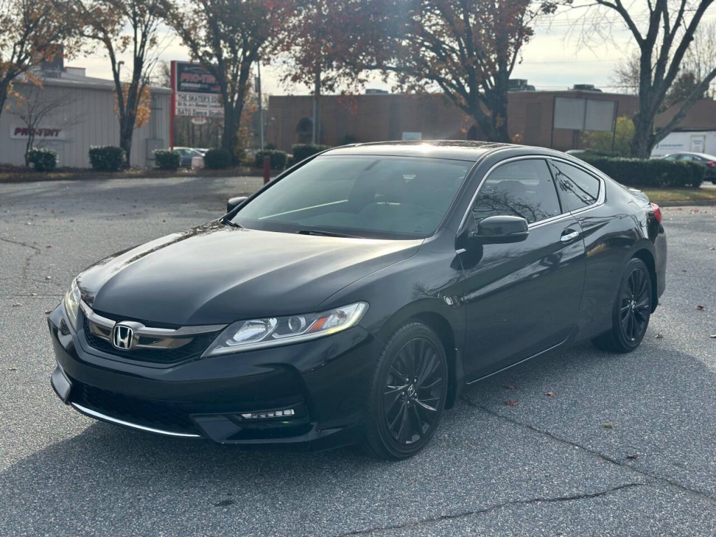 2017 Honda Accord Image 1