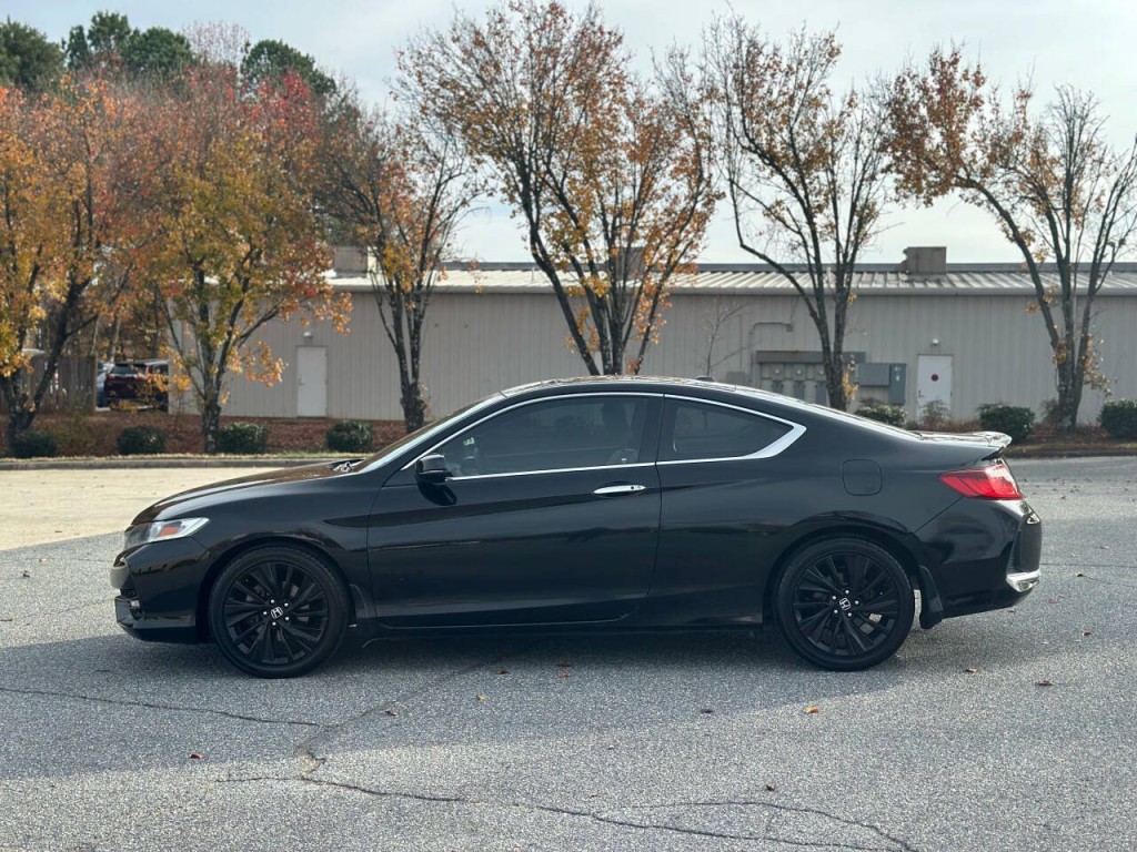 2017 Honda Accord Image 2