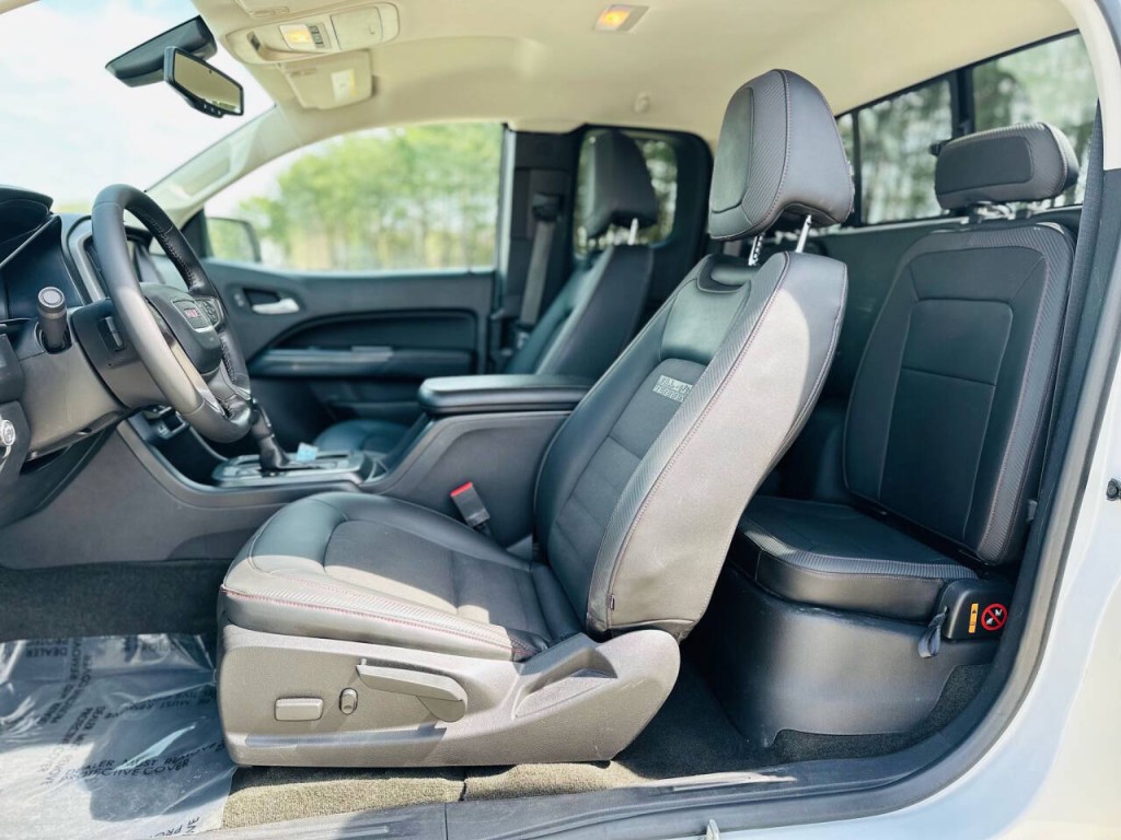 2017 GMC Canyon Image 8