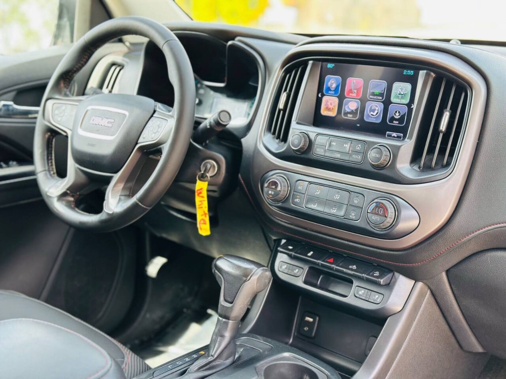 2017 GMC Canyon Image 9