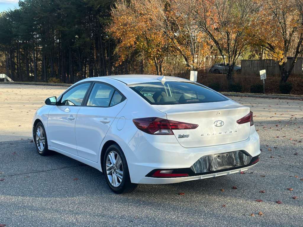 2019 Hyundai Elantra Image 2