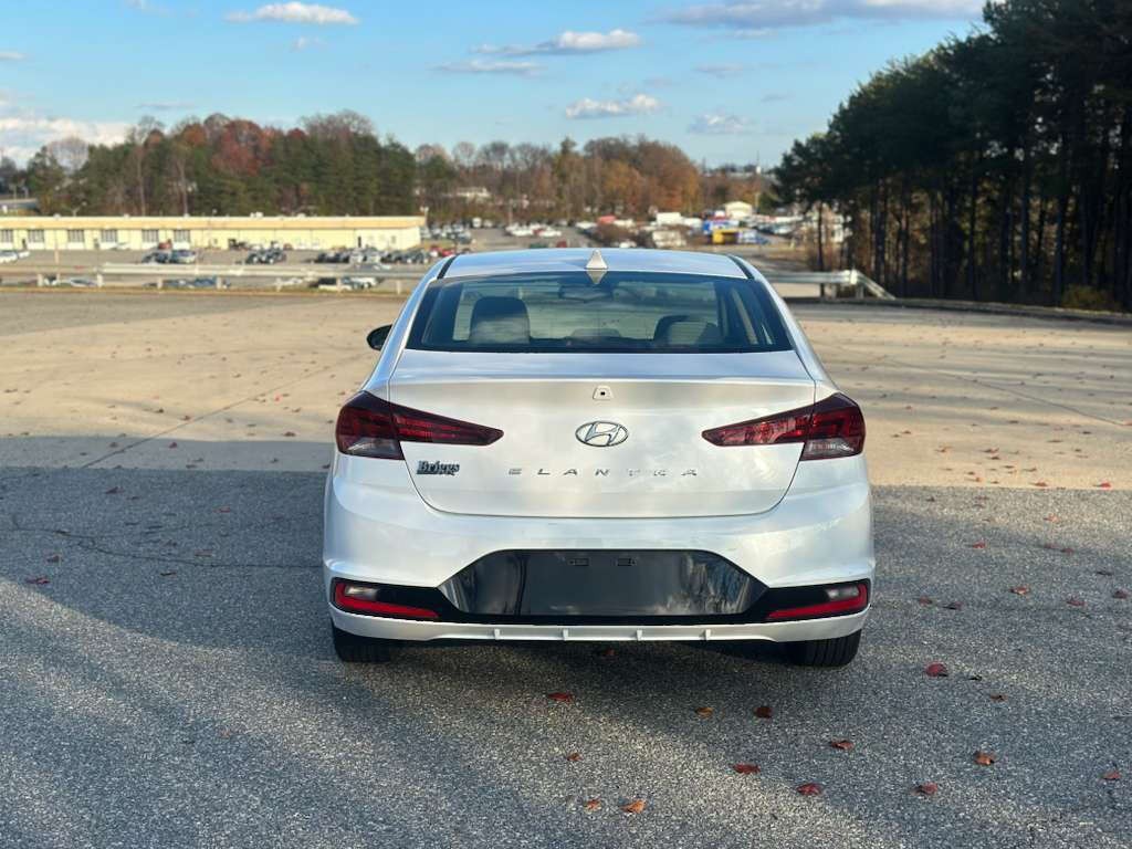 2019 Hyundai Elantra Image 4