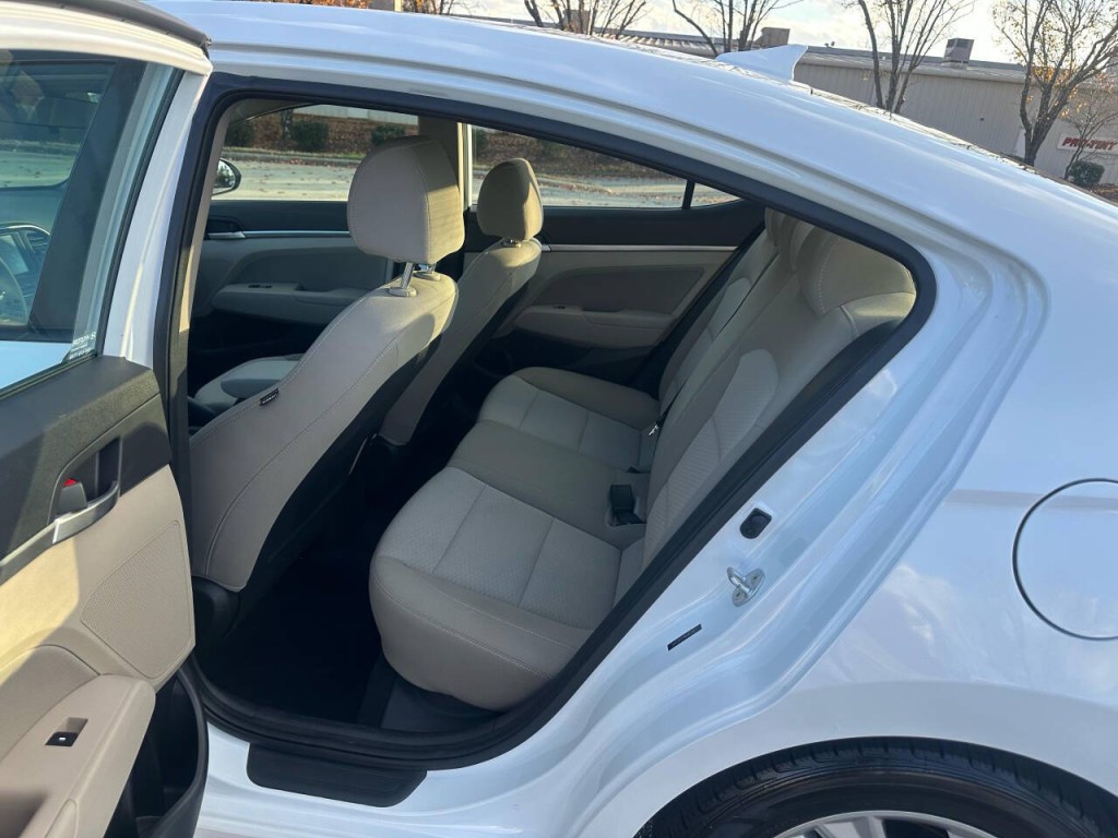 2019 Hyundai Elantra Image 8