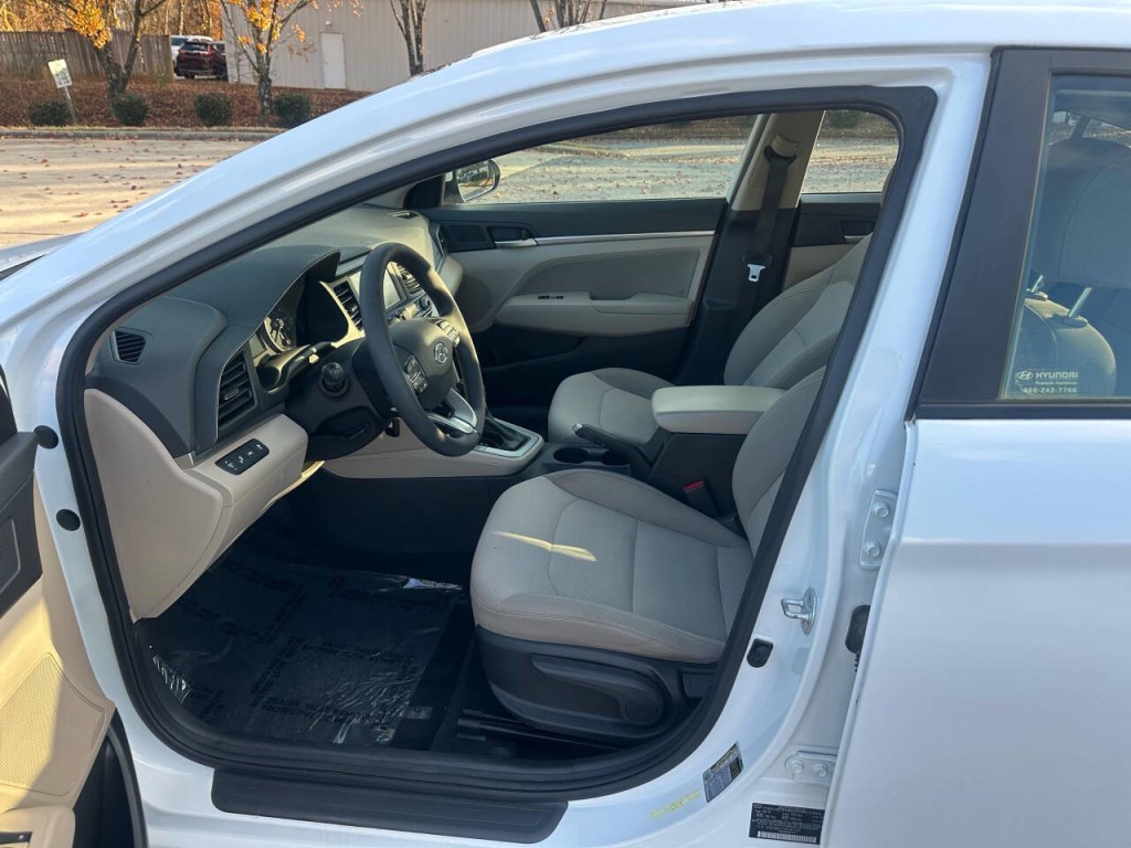 2019 Hyundai Elantra Image 9