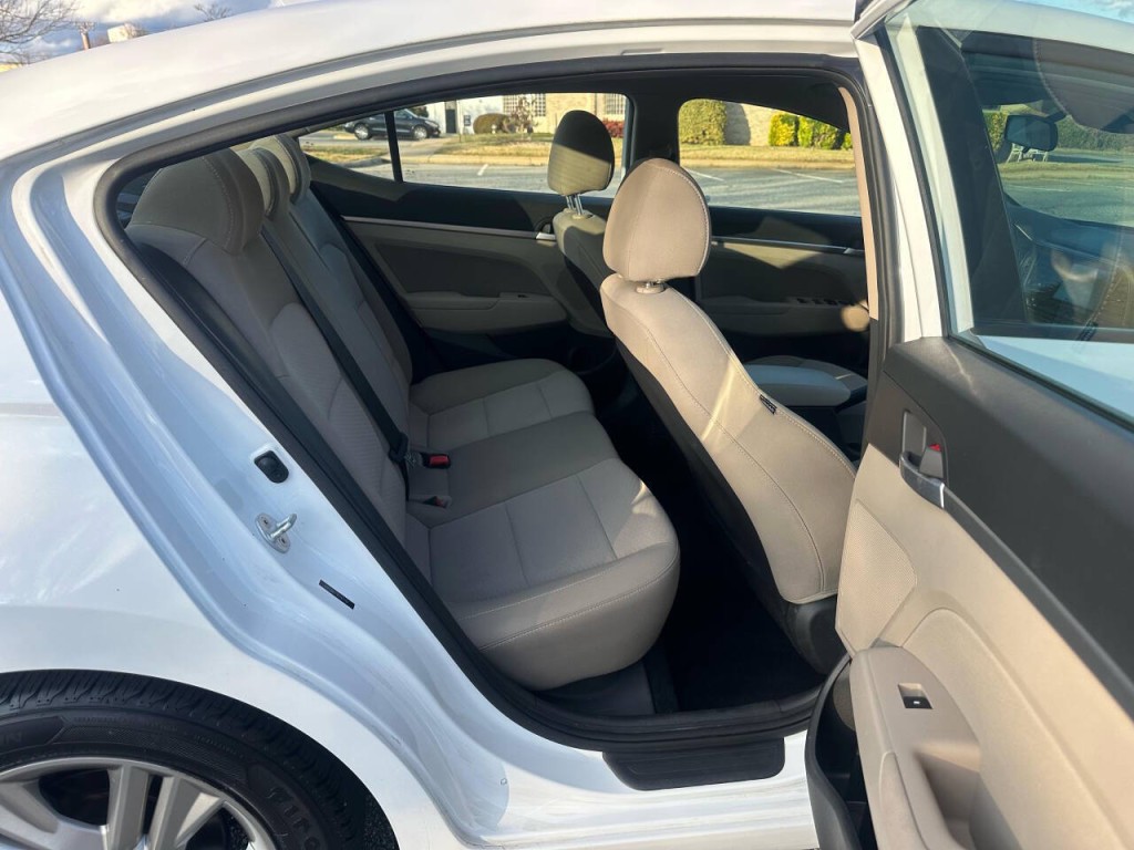 2019 Hyundai Elantra Image 10