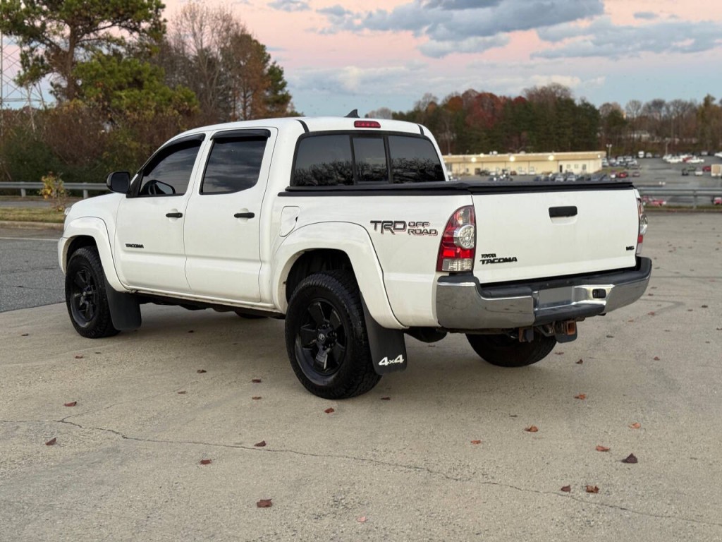 2015 Toyota Tacoma Image 3