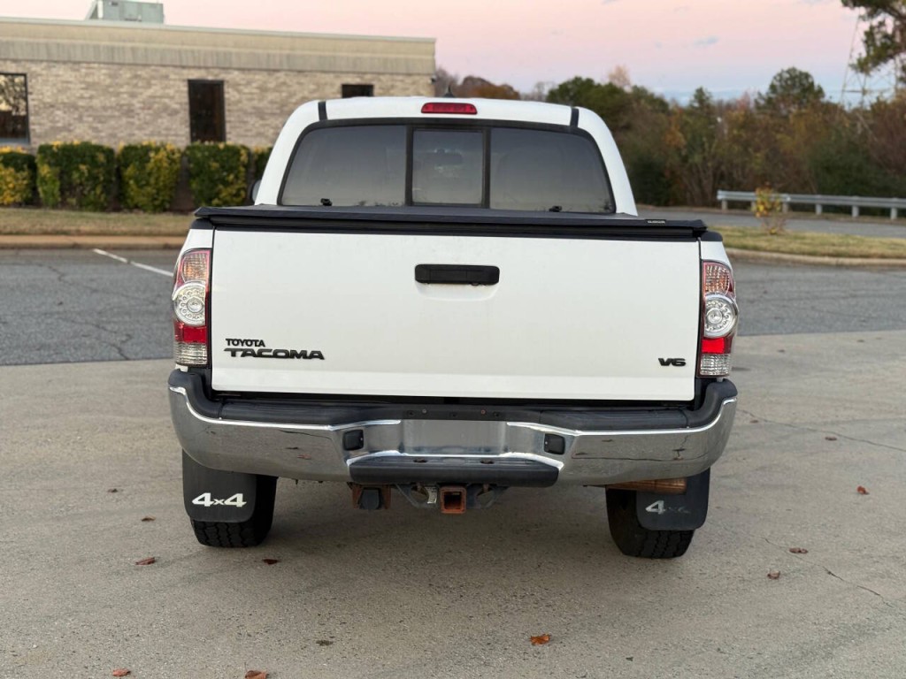 2015 Toyota Tacoma Image 4