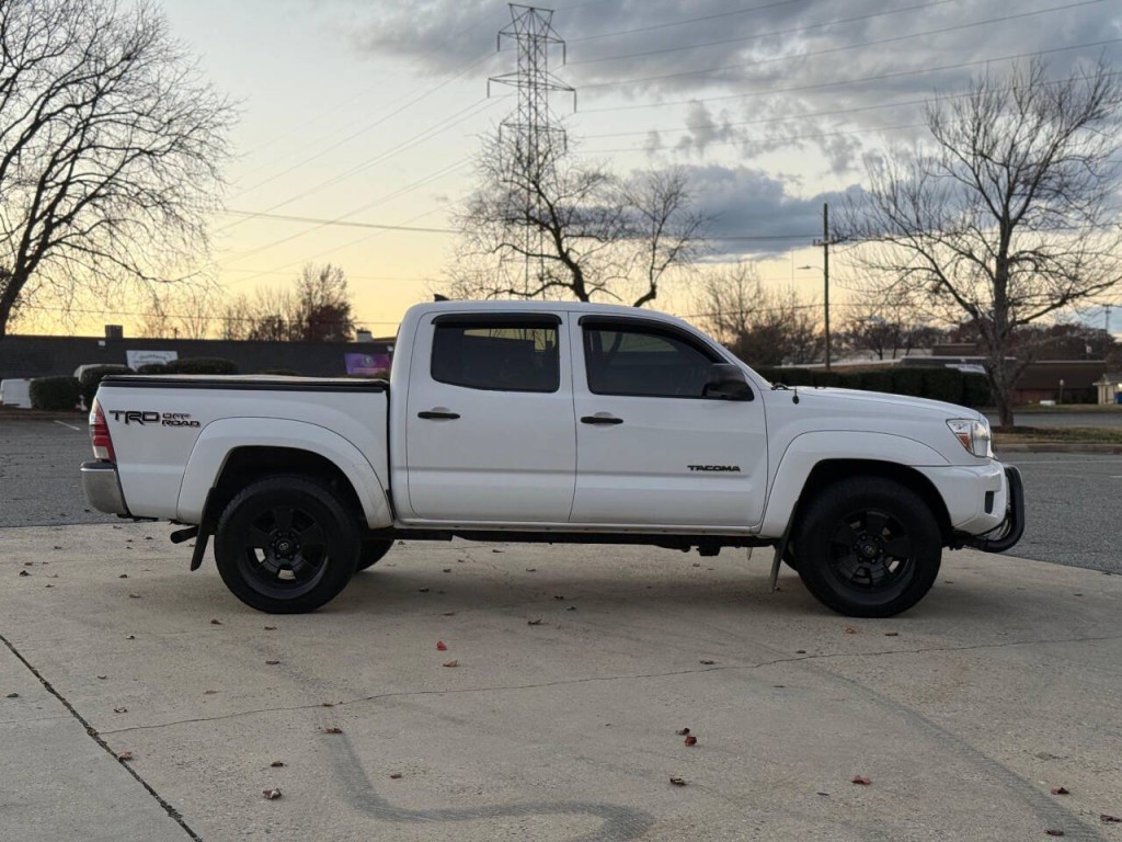 2015 Toyota Tacoma Image 6