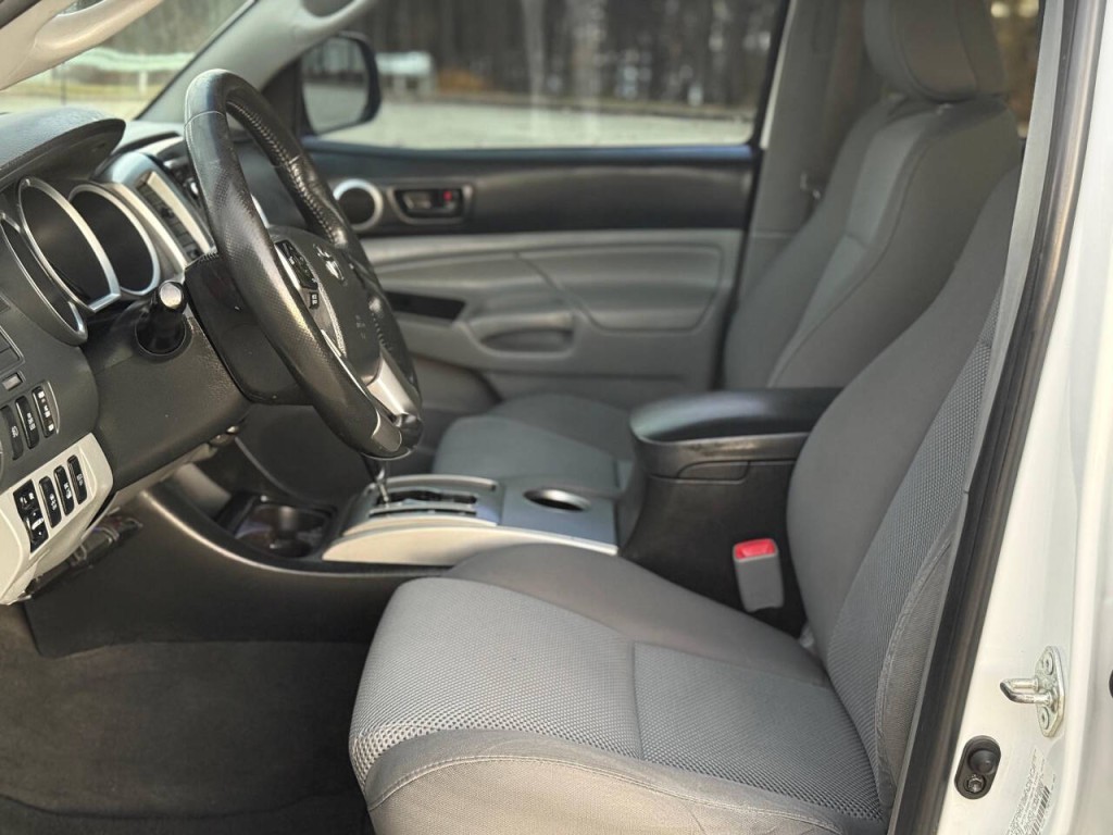 2015 Toyota Tacoma Image 8