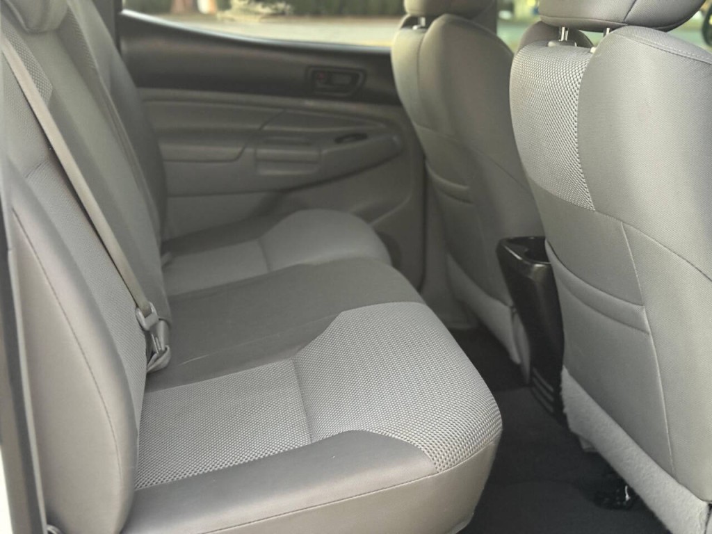 2015 Toyota Tacoma Image 10