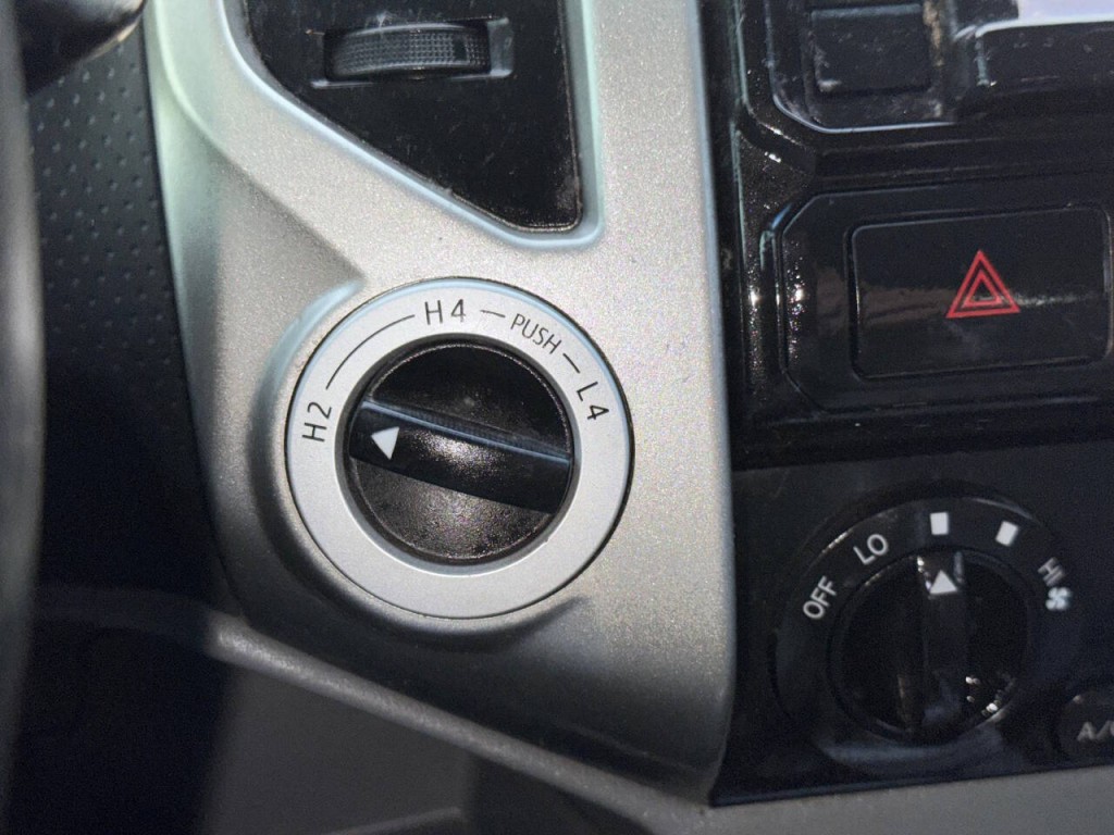 2015 Toyota Tacoma Image 11