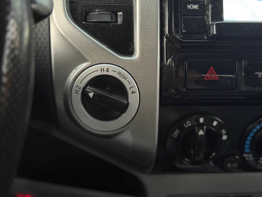 2015 Toyota Tacoma Image 13