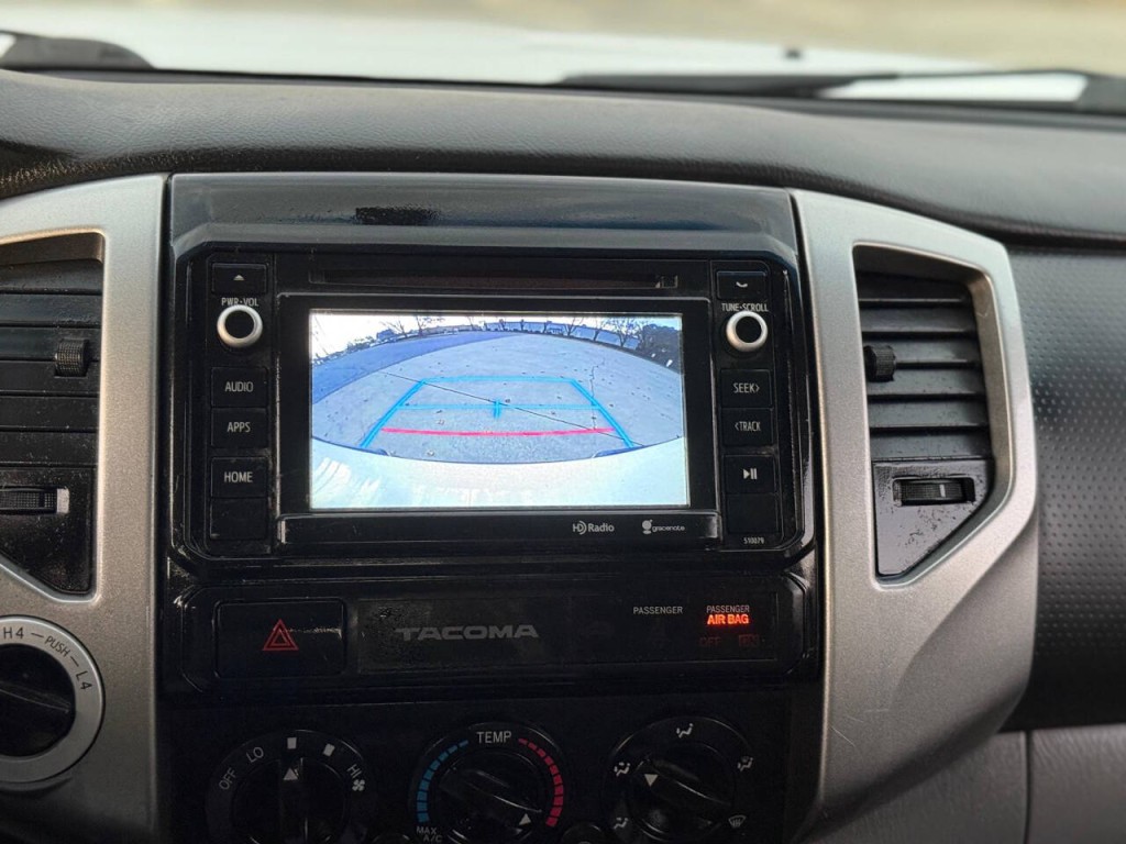 2015 Toyota Tacoma Image 15