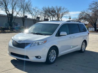 Image for 2015 Toyota Sienna XLE 7 Passenger Auto Access Seat ID: 7025511