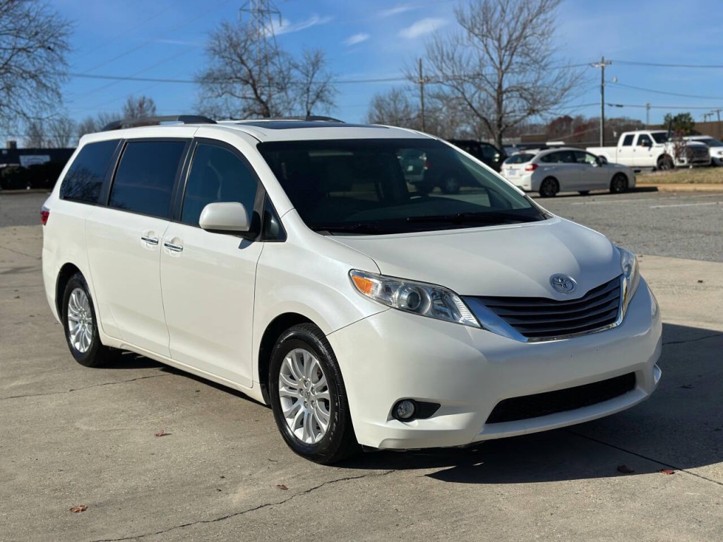 2015 Toyota Sienna Image 7