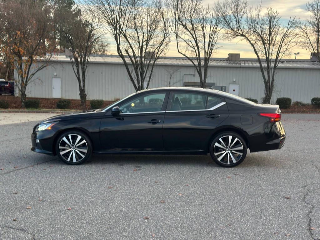 2021 Nissan Altima Image 2