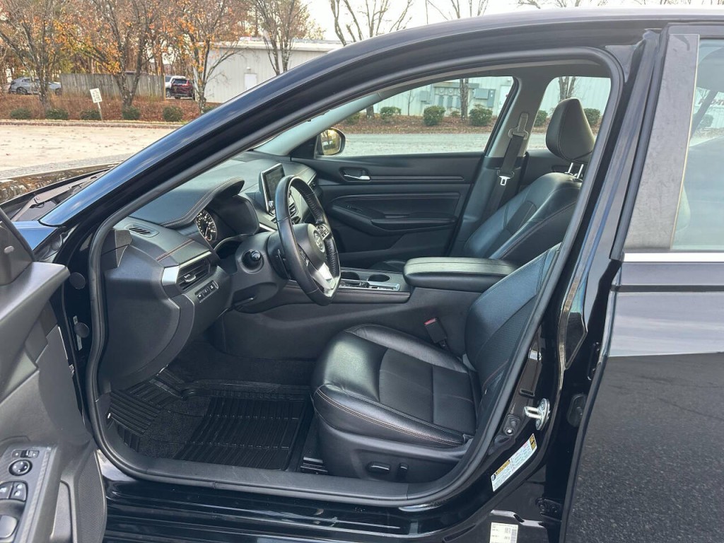 2021 Nissan Altima Image 8